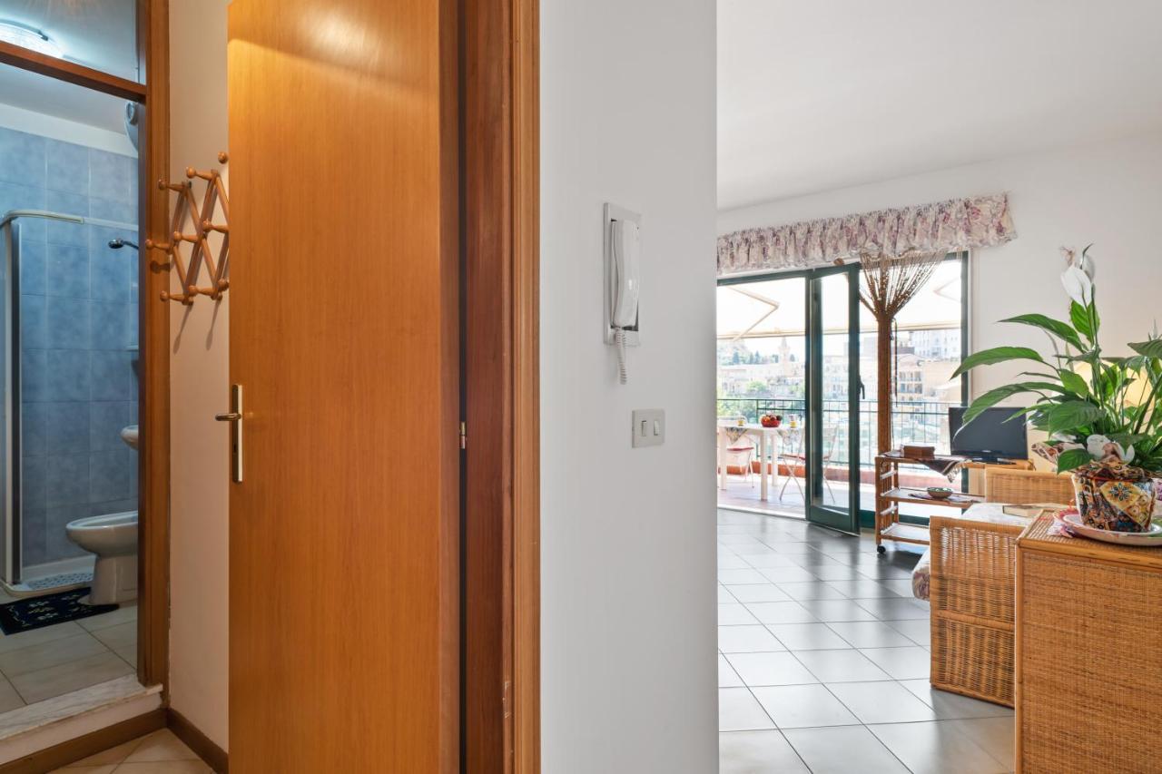 Taormina Comfortable Apartment With Terrace Екстериор снимка