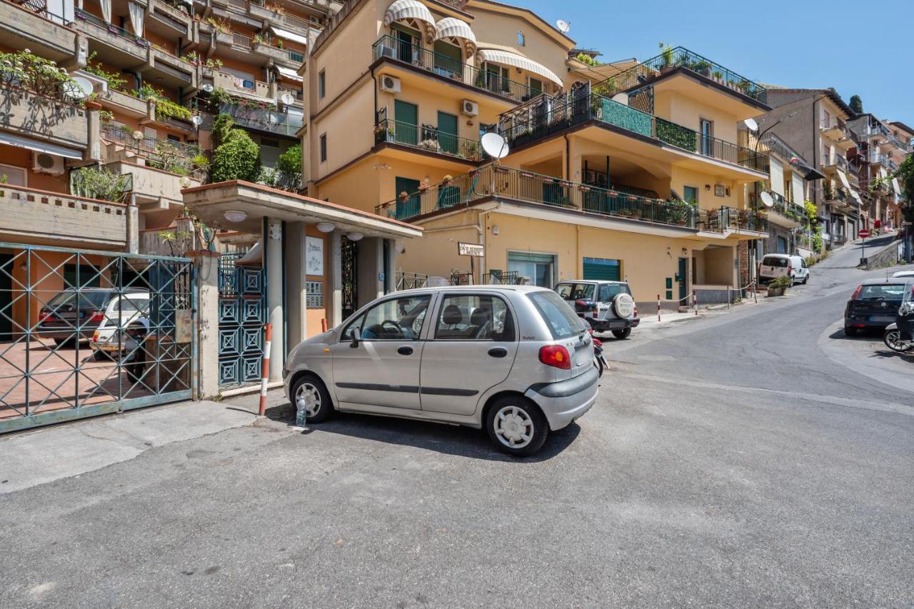 Taormina Comfortable Apartment With Terrace Екстериор снимка